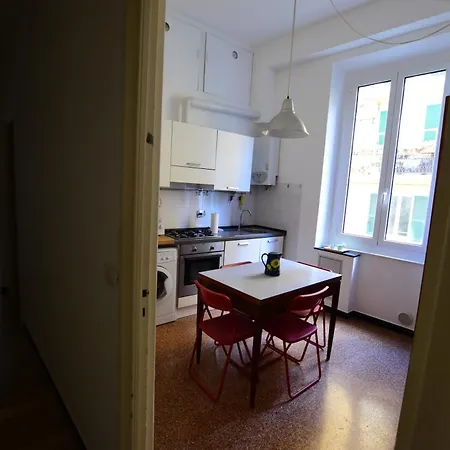 La Casa Sulla Mattonata Cozy On A Traditional Genoese Path, With A View And Close To Principe Station Appartement