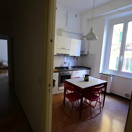 La Casa Sulla Mattonata Cozy On A Traditional Genoese Path, With A View And Close To Principe Station Gênes