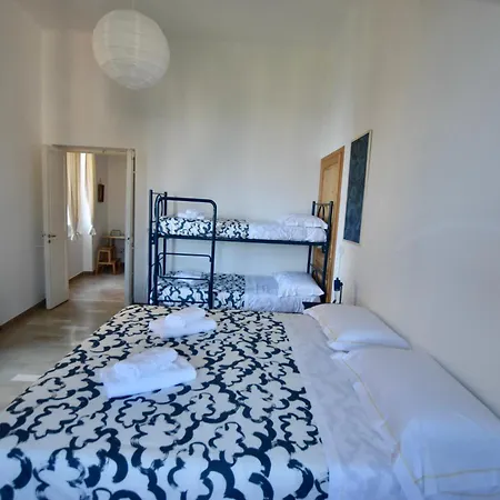 La Casa Sulla Mattonata Cozy On A Traditional Genoese Path, With A View And Close To Principe Station Appartement